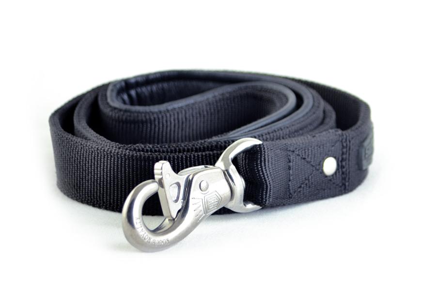 Strong dog leash with heavy duty stainless steel bullsnap for dog training, dog walking and proferssional dog handling.