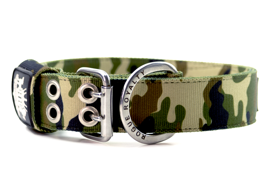 Side view of strongest camoflague dog collar  with double stainless steel buckle.
