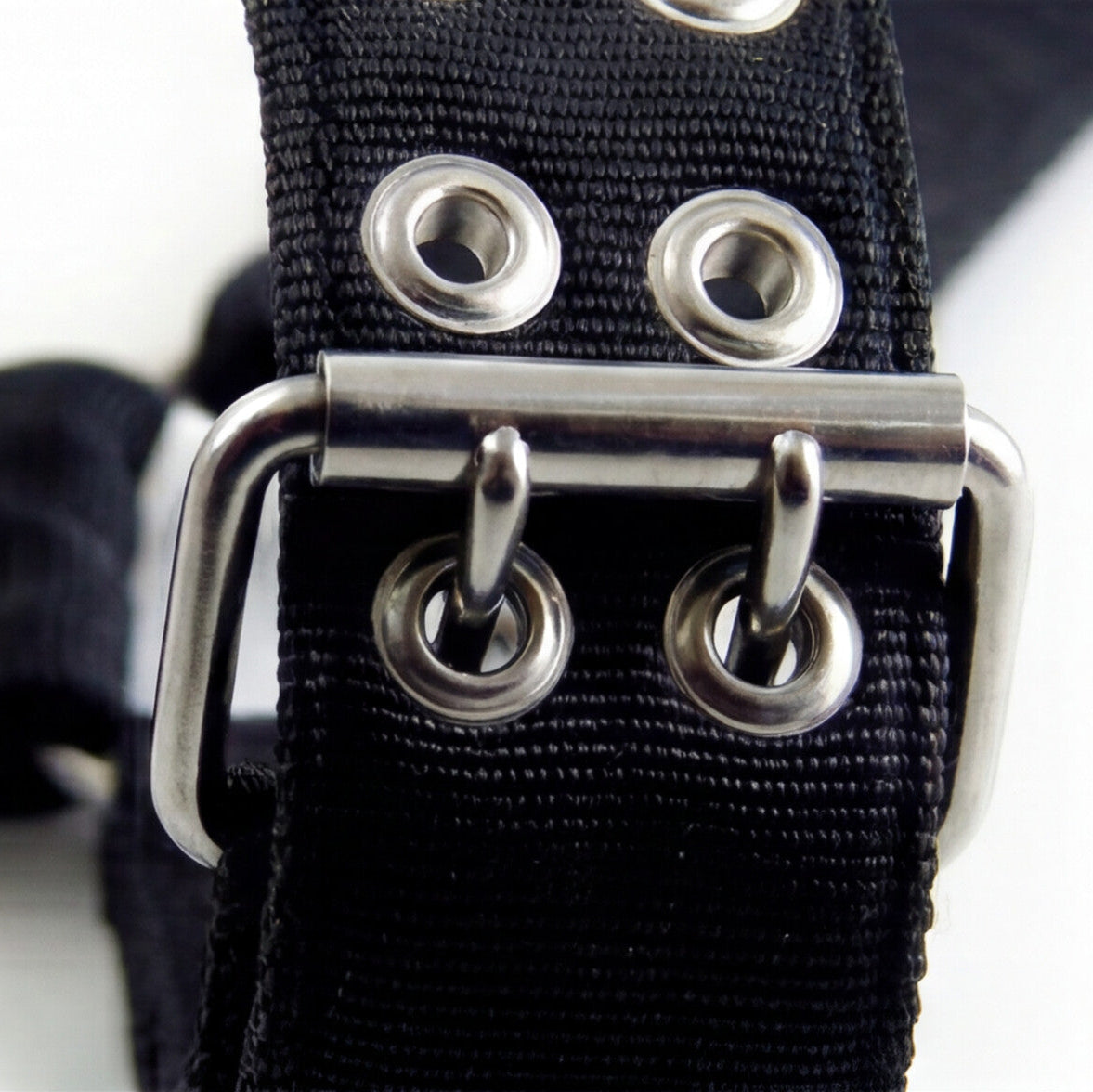 Close of up heavy duty stainless steel buckle of SUPATUFF® Strong Dog Harness Heavy Duty 