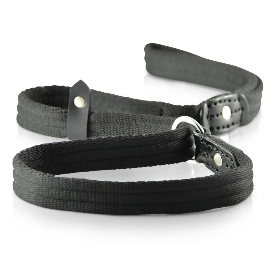 Side view All purpose black, soft, slip leash for small to large dogs.