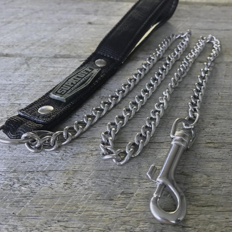 Detailed view of the black webbing dog chain leash. Quality at it&#39;s best. Guaranteed to last a lifetime!