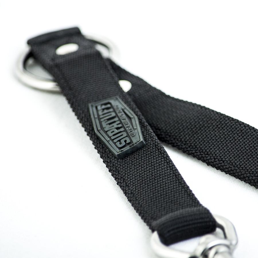 Clolse up of the black coupler. Ultra Strong, durable and convenient for walking two dogs at once!