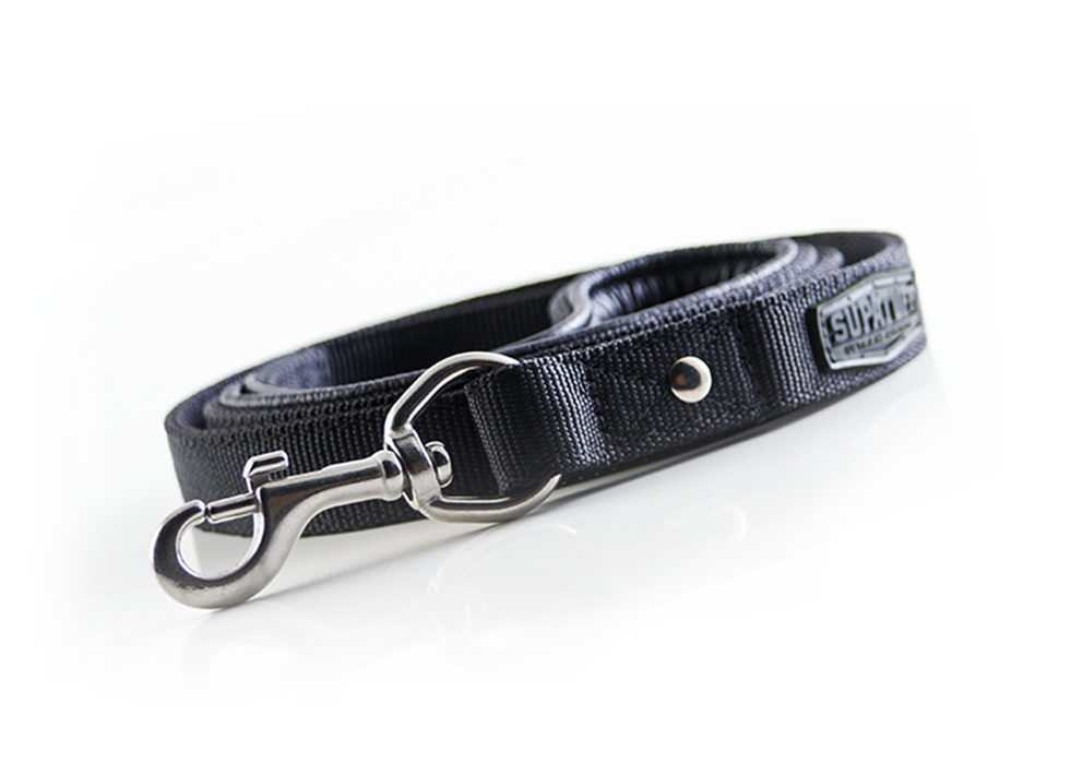 It's the ultimate general purpose strong dog leash for all type of uses, made from premium quality ASAT webbed material that is colourfast and can take any weather conditions wet,dry and in between. 