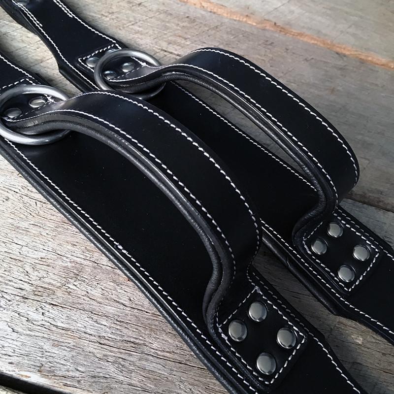 hand made leather dog collar specifically built for professional strong dogs and close quarter handling and dog training.