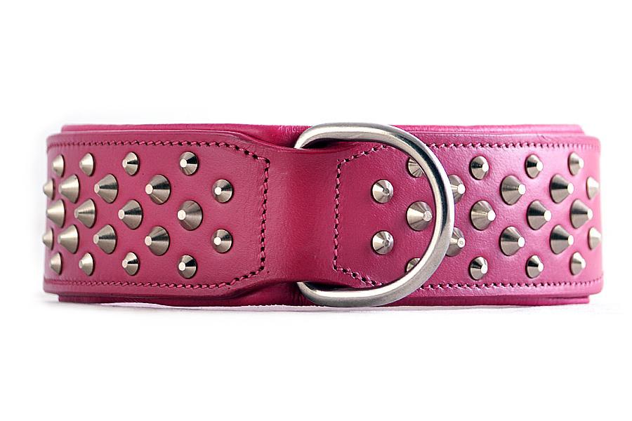 Front view of the Pink Ruffneck. Our handmade leather dog collar is designed in Australia and comes with a 10 year quality guarantee.