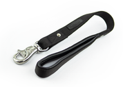 This functional dog leash is designed to provide close quarter control during handling and is the ultimate choice for larger, taller dog breeds that need a safe, strong and secure hold. 