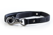 This functional dog leash is designed to provide close quarter control during handling and is the ultimate choice for larger, taller dog breeds that need a safe, strong and secure hold. 