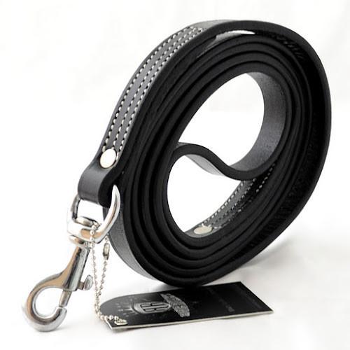 Side view of our black handmade leather dog training lead. Strong triple white stitching and stainless steel fittings. Guaranteed to last 10 years!